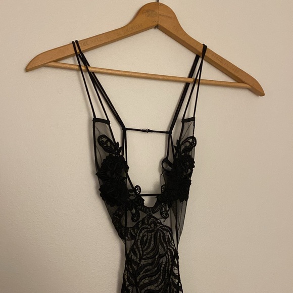 Aimee Sheer Strappy Hi Low Maxi Slip - Picture 3 of 11